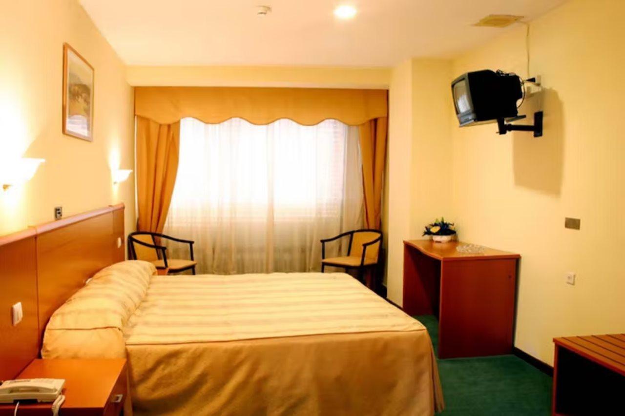 Hotel Las Vinas Arteixo Luaran gambar