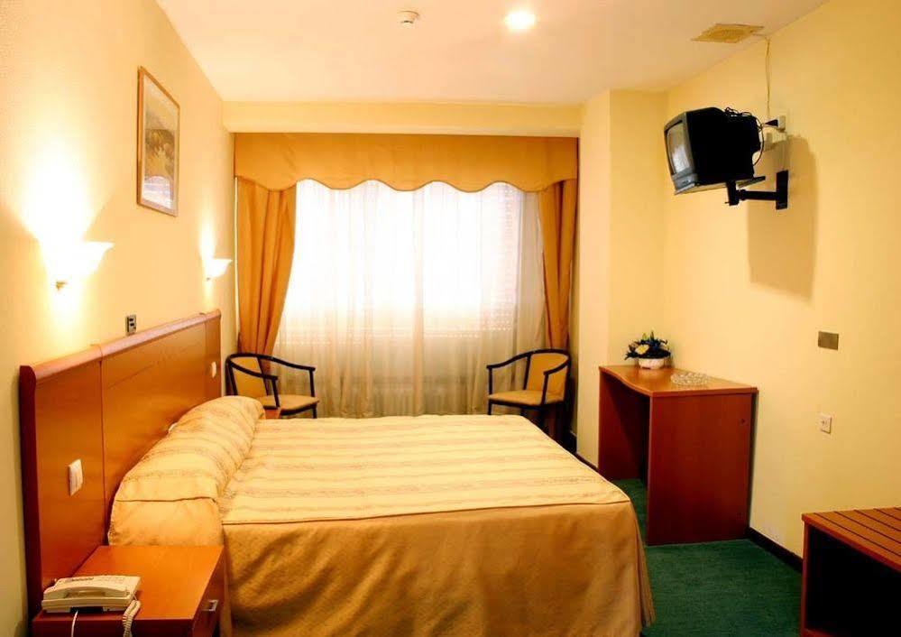 Hotel Las Vinas Arteixo Luaran gambar